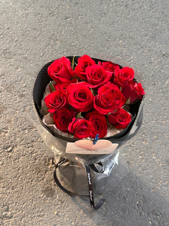 Bó hồng đỏ ecudo-duoc-ban-tai-Một Tiệm Hoa