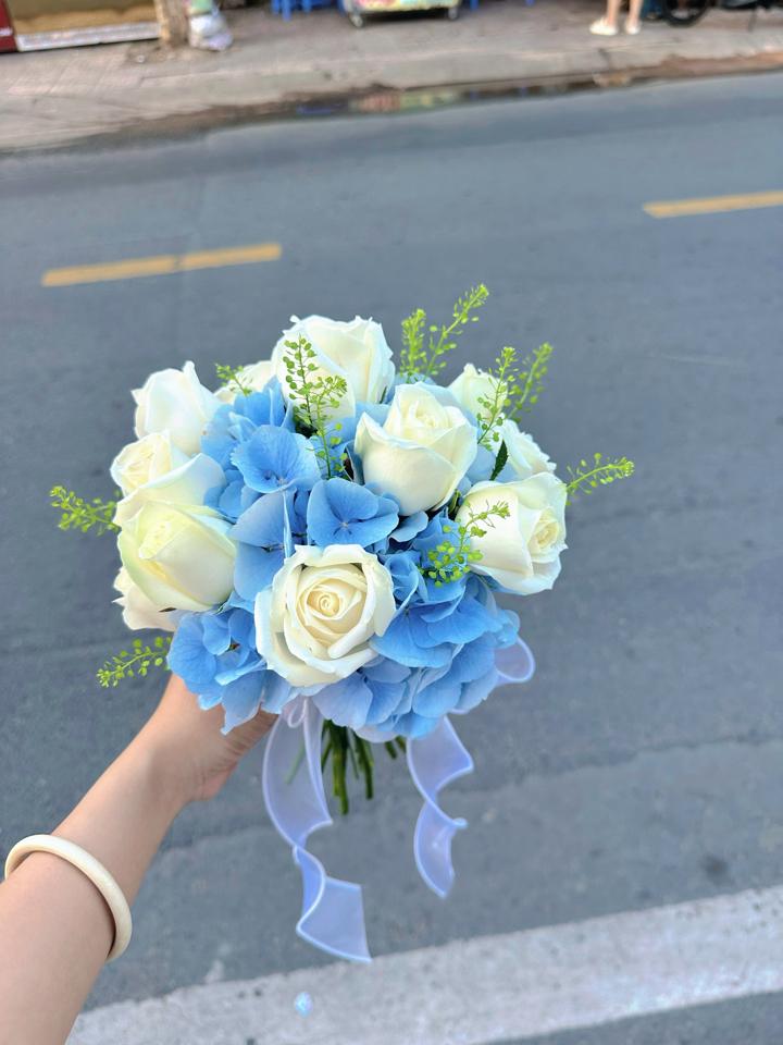 Bó hoa cưới tú cầu mix hồng trắng-duoc-ban-tai-Một Tiệm Hoa