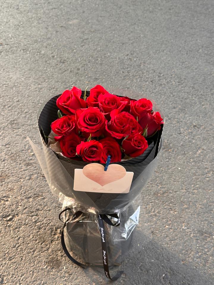 Bó hồng đỏ ecudo-duoc-ban-tai-Một Tiệm Hoa