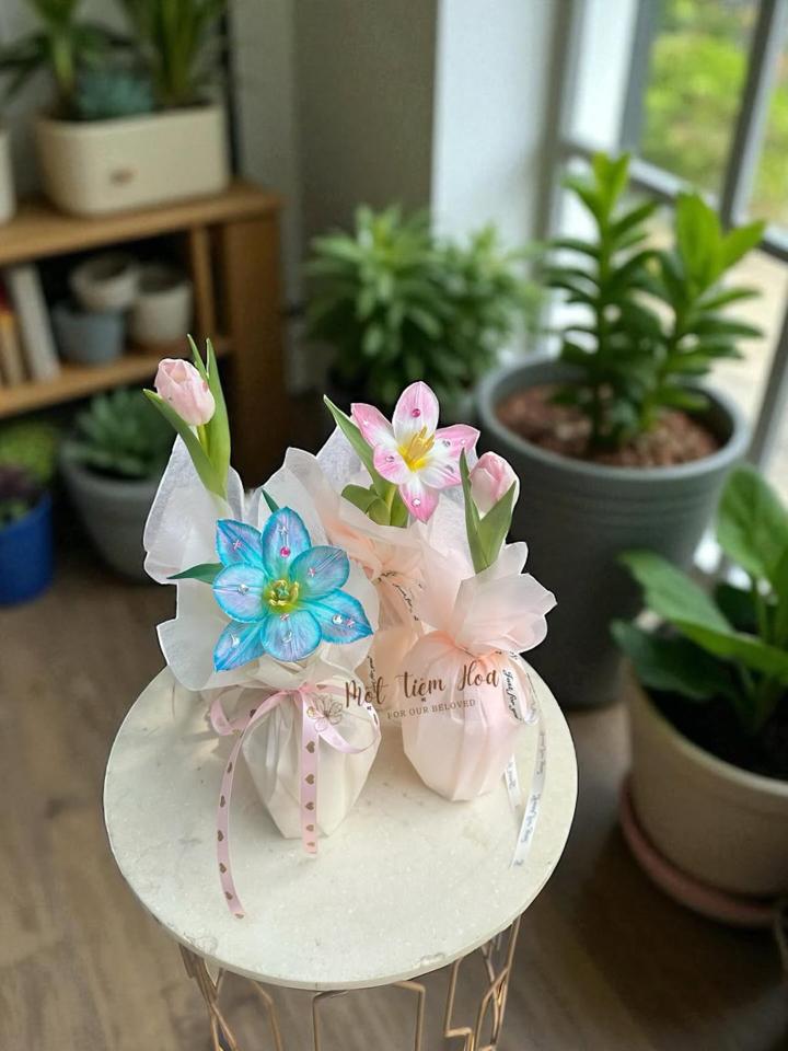 cốc hoa tulip đính đá-duoc-ban-tai-Một Tiệm Hoa