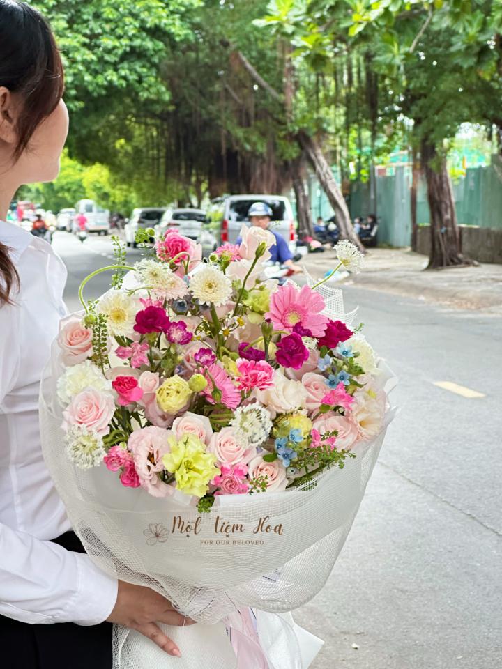Bó hoa garden mix nhiều màu-duoc-ban-tai-Một Tiệm Hoa