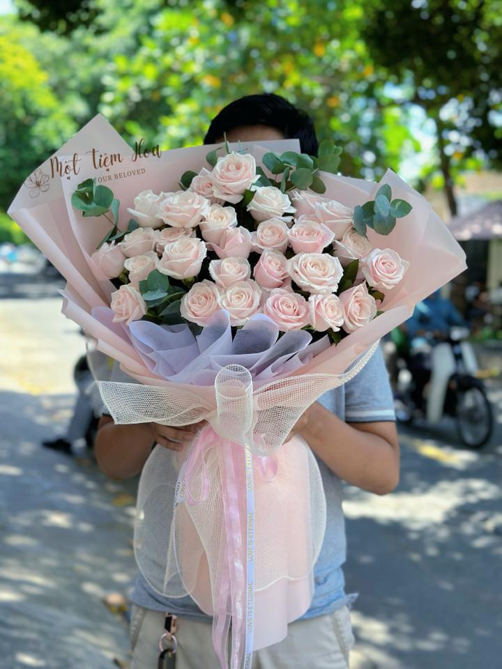 Bó hoa hồng kem dâu-duoc-ban-tai-Một Tiệm Hoa
