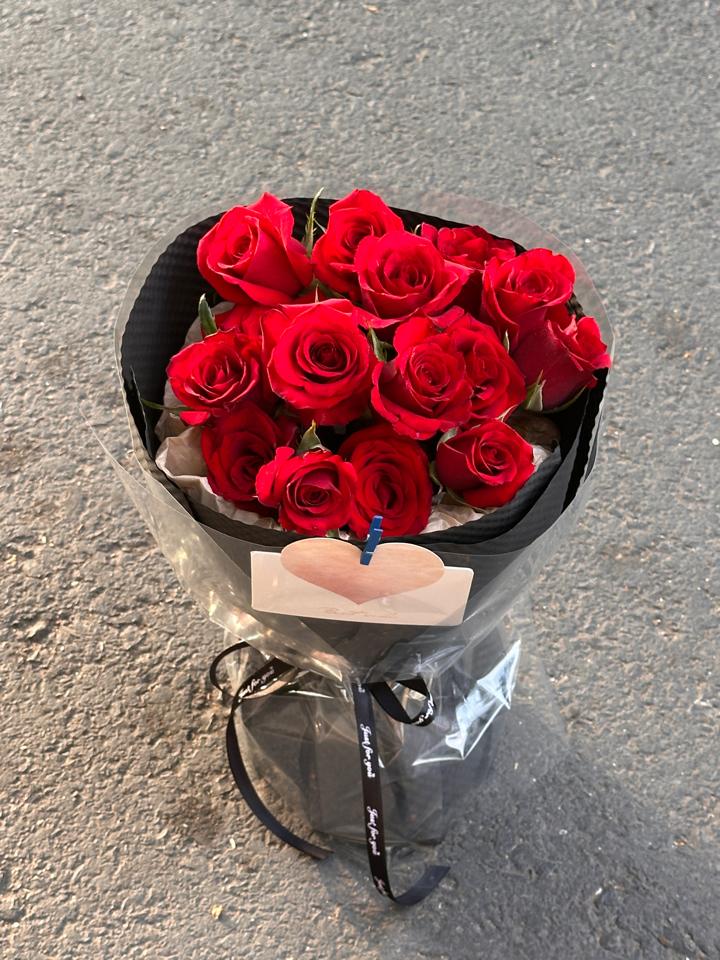 Bó hồng đỏ ecudo-duoc-ban-tai-Một Tiệm Hoa