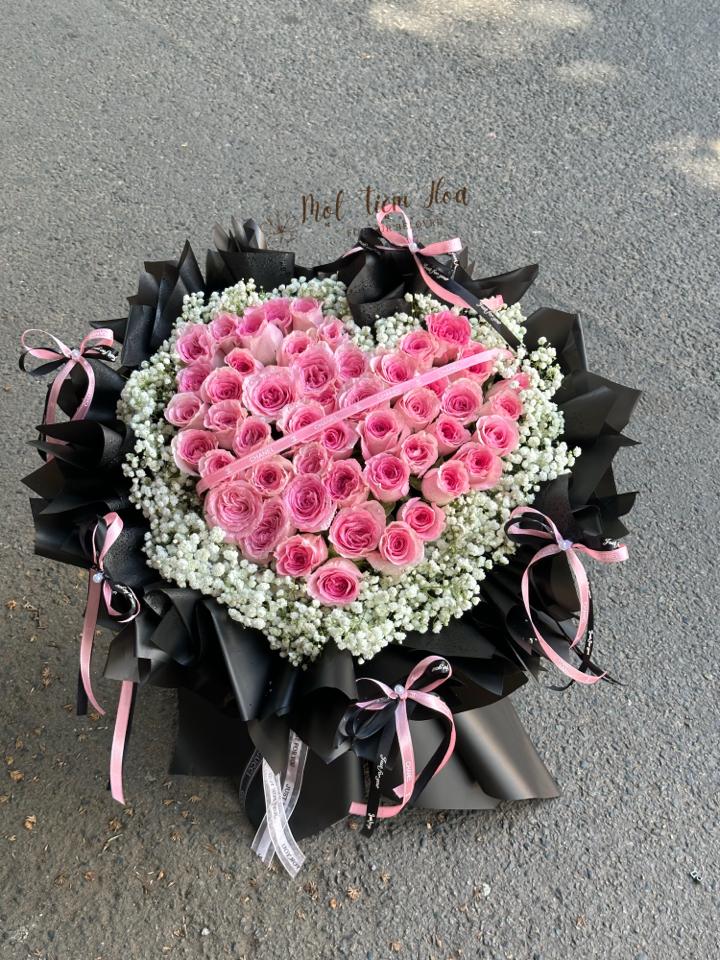 Bó hoa trái tim-duoc-ban-tai-Một Tiệm Hoa