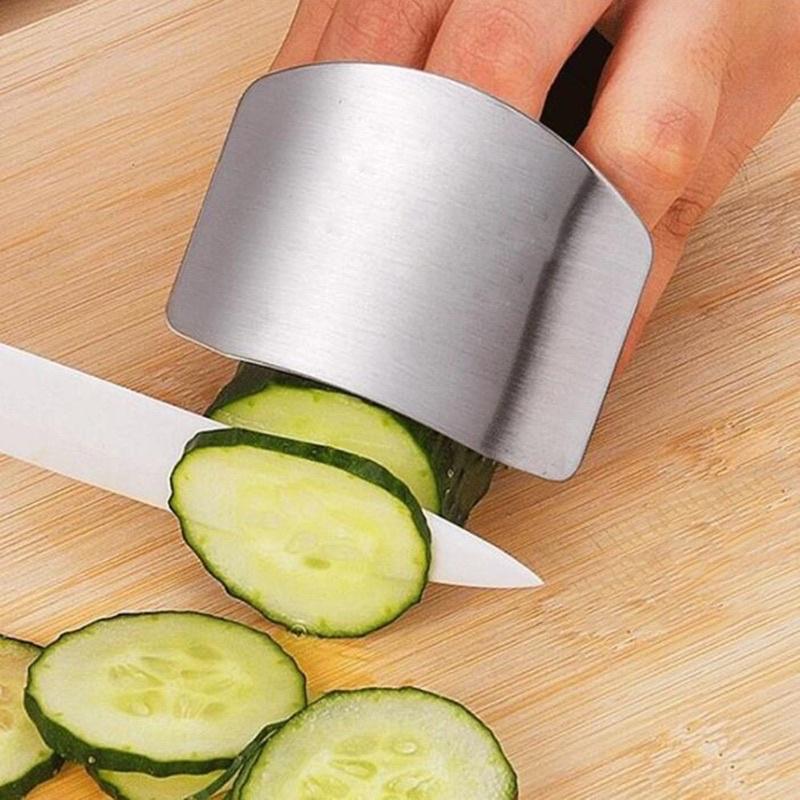Dụng cụ bao ngón tay khi cắt thái rau củ tiện ích-duoc-ban-tai-Quỳnh vy