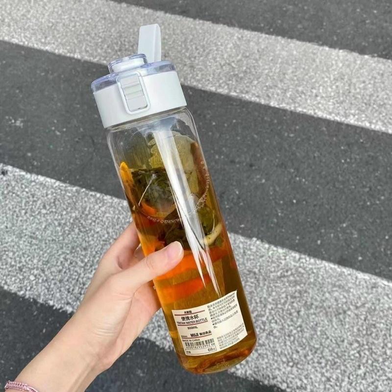 Bình nước muji đẹp - Bình nước mang đi cho bé và người lớn chất liệu PC cao cấp-duoc-ban-tai-Quỳnh vy