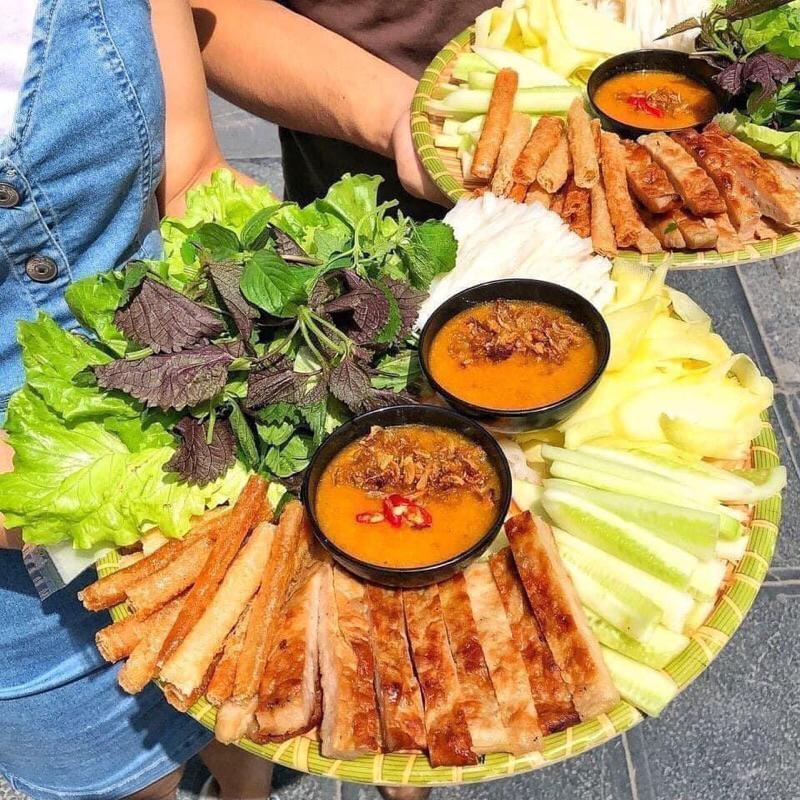 Chả nướng than hoa Hà Nội-duoc-ban-tai-Hải Sản Phương Châu