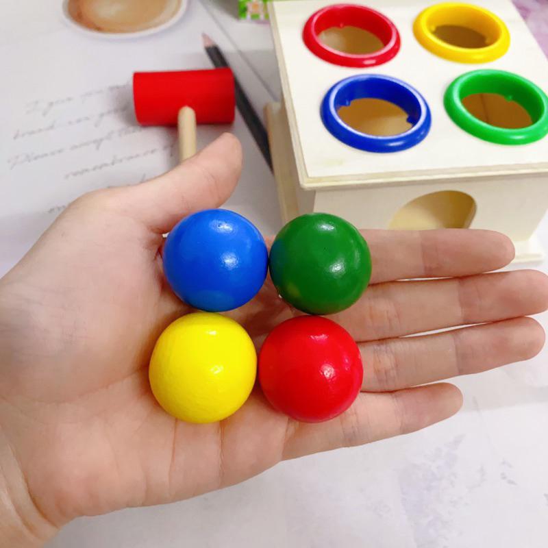 Đồ Chơi Hộp Đập 4 Bóng Tròn Bằng Búa Gỗ Vui Nhộn Cho Bé Autismshop-duoc-ban-tai-Autismshop.vn-Đồ chơi sách học liệu giáo dục đặc biệt