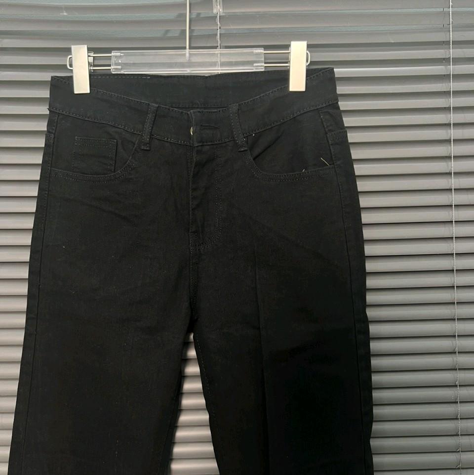 Set Bộ Phối Quần Jean Nam Đen Rách Và Thun Trụ Trắng Bo Cổ Dệt Hoạ Tiết BBB.R Menswear Áo  Cotton-duoc-ban-tai-BB-STore 2023