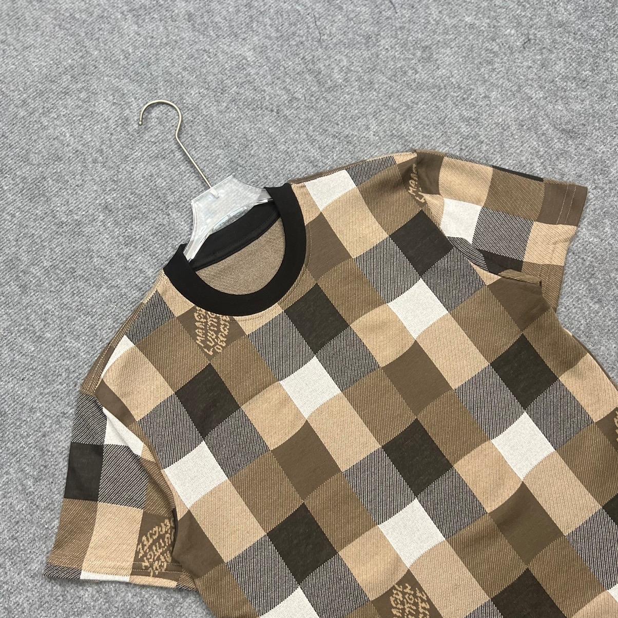 Mã Áo Thun Tròn Nam Nữ Kẻ Ô Vuông Nâu , Chất Vải Umi QC dày dặn. Menswear-duoc-ban-tai-BB-STore 2023