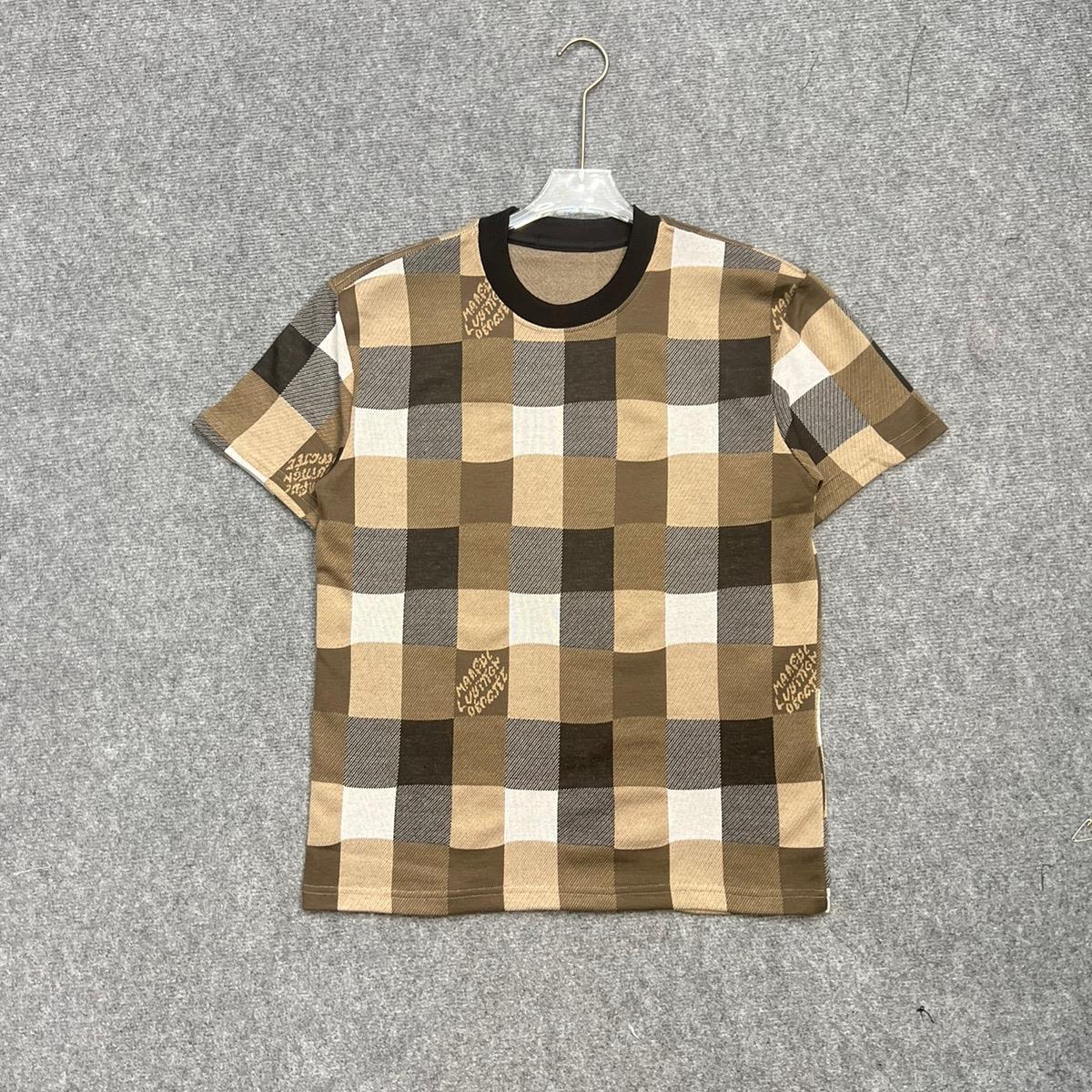 Mã Áo Thun Tròn Nam Nữ Kẻ Ô Vuông Nâu , Chất Vải Umi QC dày dặn. Menswear-duoc-ban-tai-BB-STore 2023