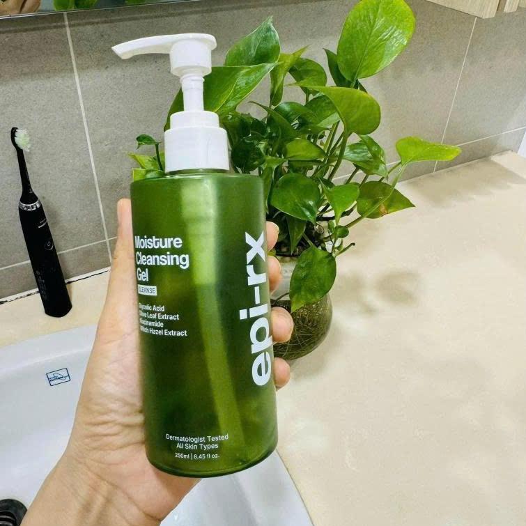 Sữa rửa mặt Epi Rx Moisture Cleansing Gel dịu nhẹ, sạch sâu, dành cho mọi loại da 250ml - Min By Ngoc Bich Do-duoc-ban-tai-Tiệm Nhà Mịn